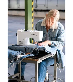 Brother - HF37 - Mechanical Sewing Machine / Symaskine